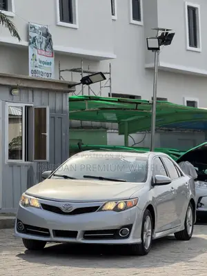 Toyota Camry SE 4dr Sedan (2.5L 4cyl 6A) 2013 Silver