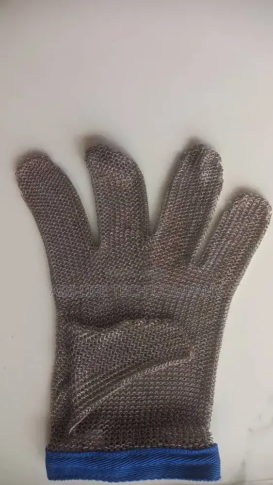 Chain Hand Glove
