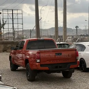 Toyota Tacoma 4dr Double Cab 2016 Orange