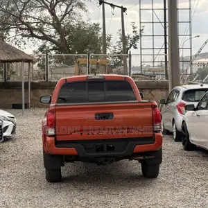Toyota Tacoma 4dr Double Cab 2016 Orange