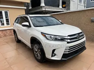 Toyota Highlander XLE V6 4x4 (3.5L 6cyl 6A) 2016 White
