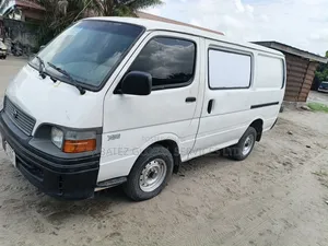 Toyota HiAce 2000 White