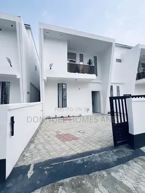 4bdrm Townhouse / Terrace in Ikota for rent