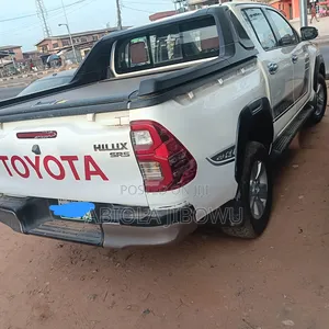 Toyota Hilux SR5+ 4x4 2018 White
