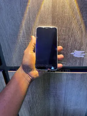 Apple iPhone XR 64 GB White