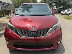 Toyota Sienna 2017 Red