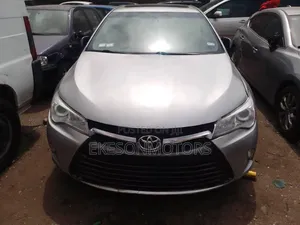 Toyota Camry SE 4dr Sedan (2.5L 4cyl 6A) 2015 Silver