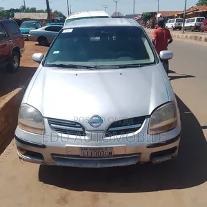 Nissan Almera Tino 2002