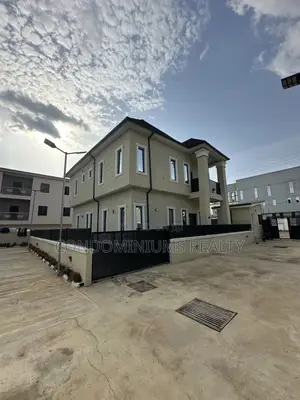 4bdrm Duplex in Gaduwa for sale