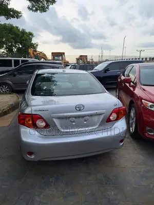 Toyota Corolla 2010 Silver