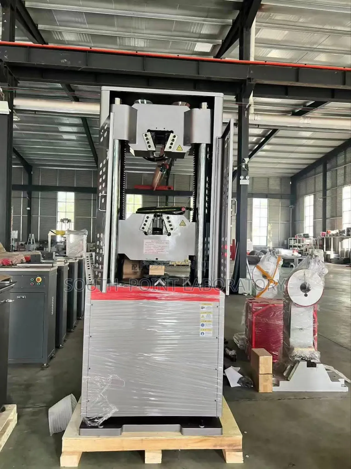 Universal Testing Machine 1000kn