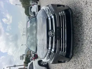 Toyota Highlander XLE 4x2 V6 (3.5L 6cyl 8A) 2017