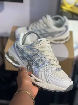 Asics Cream With Sliver Color Way