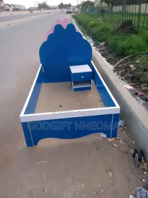 6 by 3.5ft Bedframe