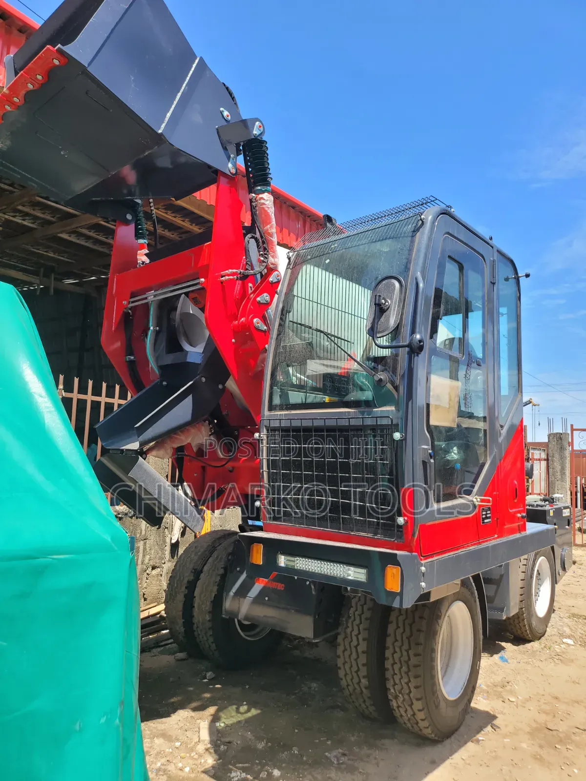 Self Loading Concrete Mixer
