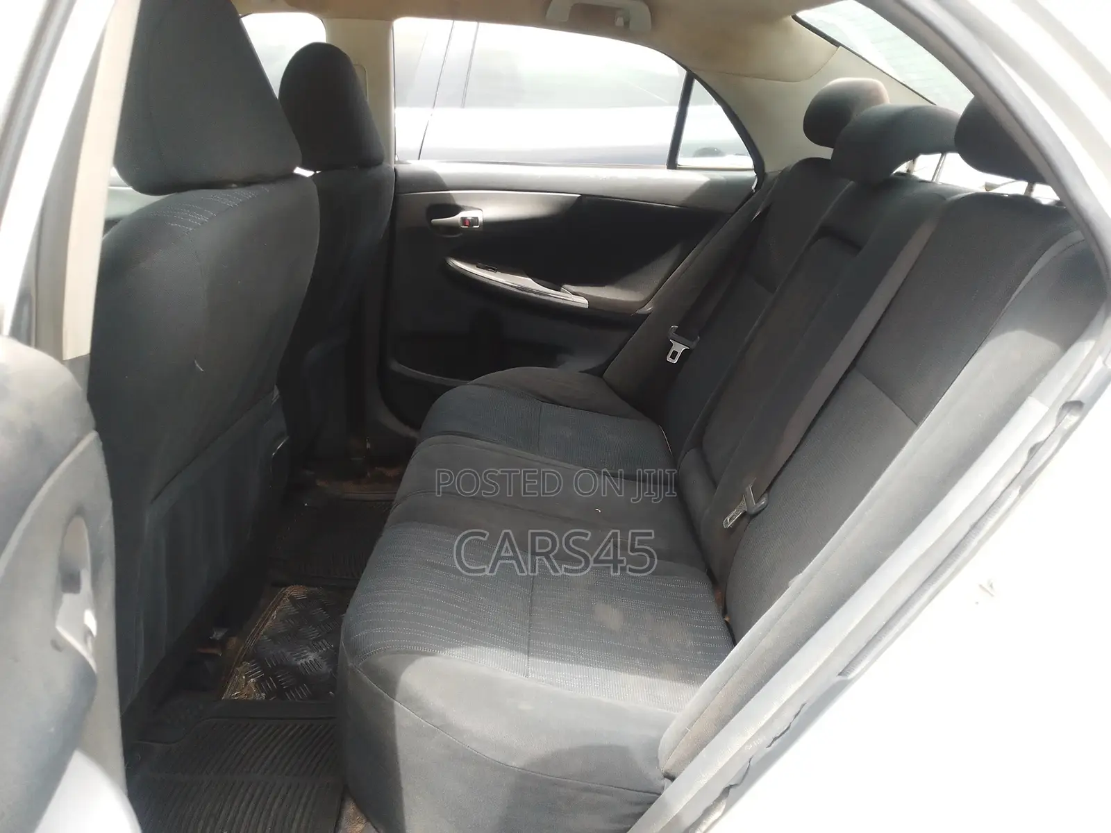 Toyota Corolla 2010 Silver