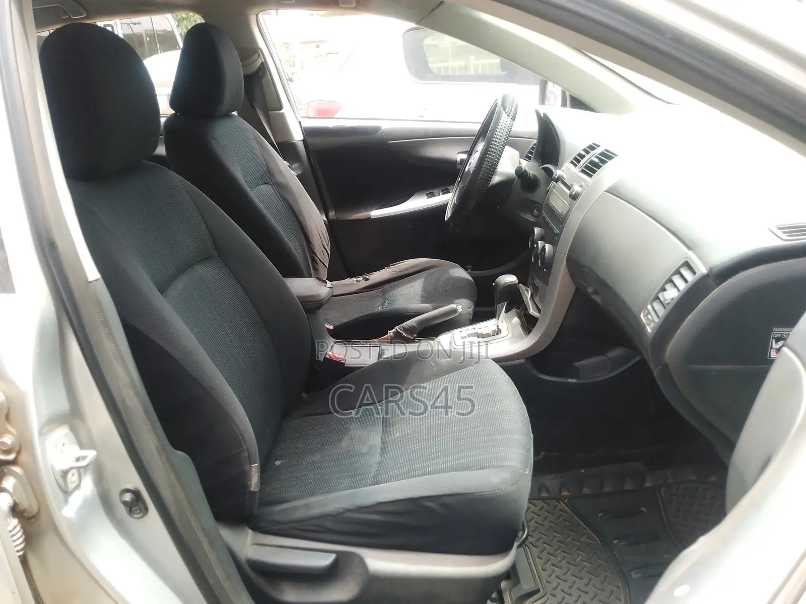 Toyota Corolla 2010 Silver