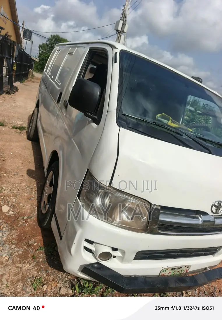 Toyota HiAce 2009 White