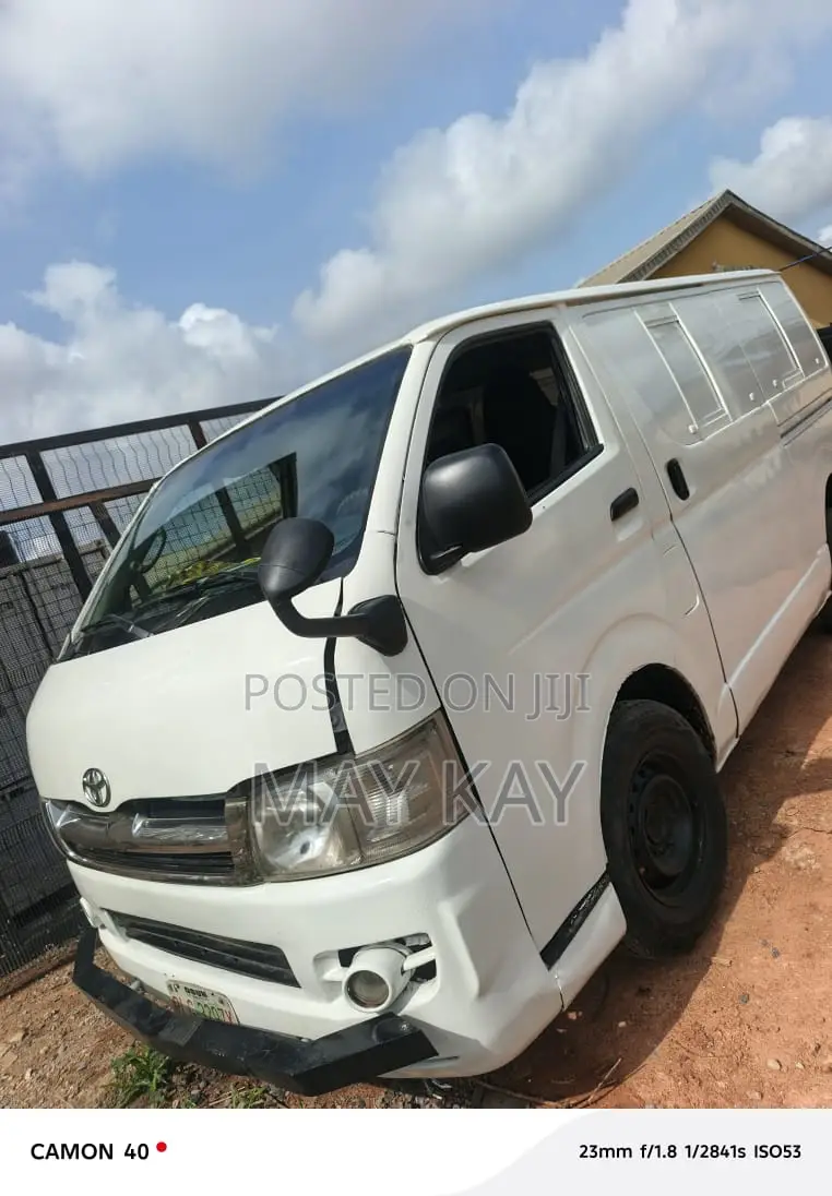 Toyota HiAce 2009 White