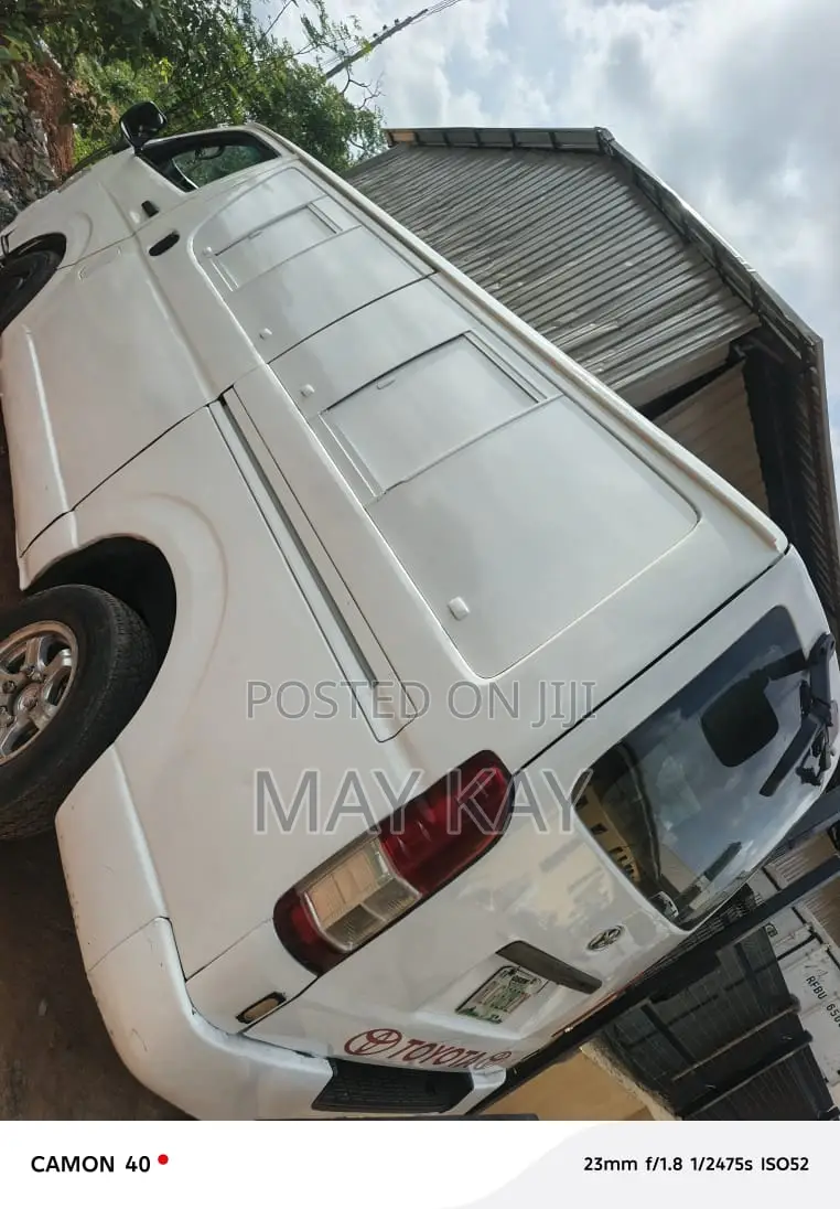 Toyota HiAce 2009 White