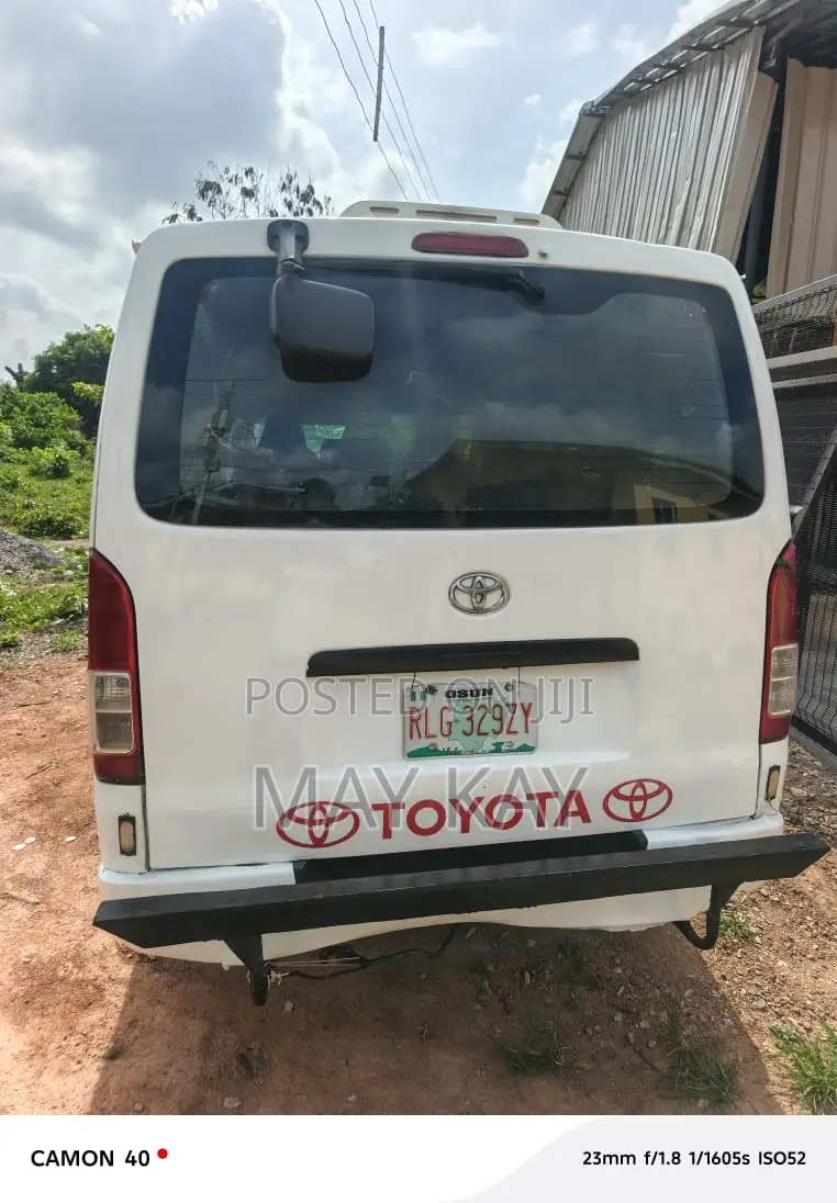 Toyota HiAce 2009 White