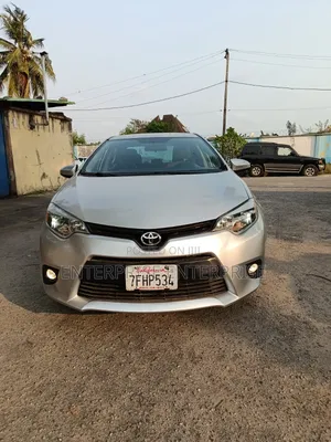 Toyota Corolla LE Premium 4dr Sedan (1.8L 4cyl CVT) 2014 Silver