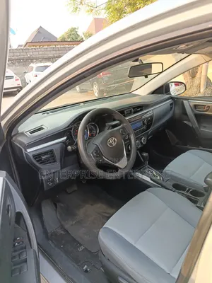 Toyota Corolla LE Premium 4dr Sedan (1.8L 4cyl CVT) 2014 Silver