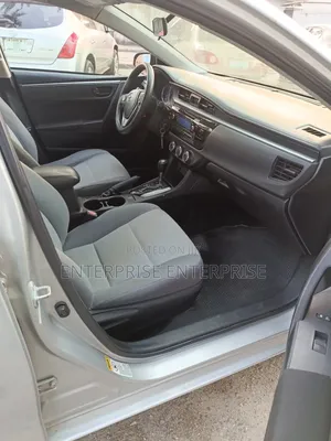 Toyota Corolla LE Premium 4dr Sedan (1.8L 4cyl CVT) 2014 Silver