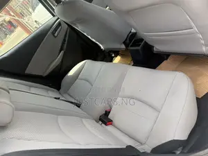 Toyota Yaris 1.5 Sedan LE 2020 White