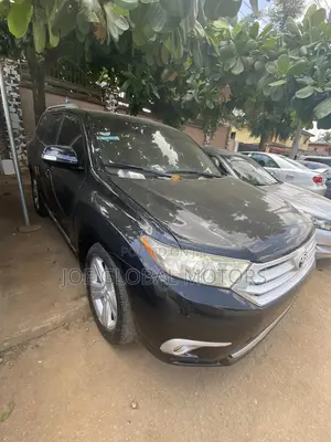 Toyota Highlander SE 2012 Black
