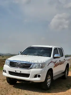 Toyota Hilux 2011 White