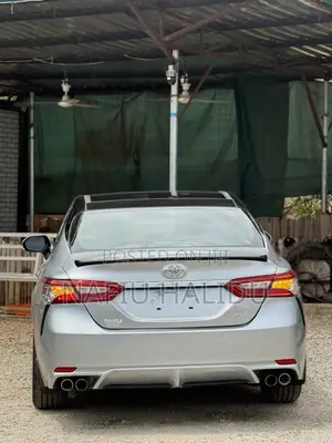 Toyota Camry 2018 Silver