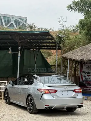 Toyota Camry 2018 Silver