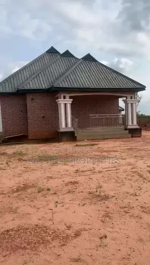 6bdrm Bungalow in Egba, Auchi Bypass, Benin City for sale