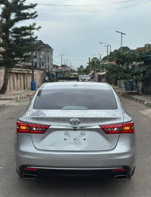 Toyota Avalon XLE Premium Sedan FWD (3.5L 6cyl 6A) 2017 Silver