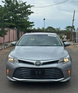 Toyota Avalon XLE Premium Sedan FWD (3.5L 6cyl 6A) 2017 Silver