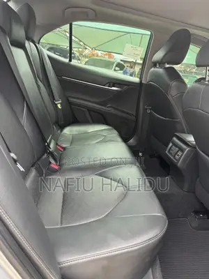 Toyota Camry 2018 Silver