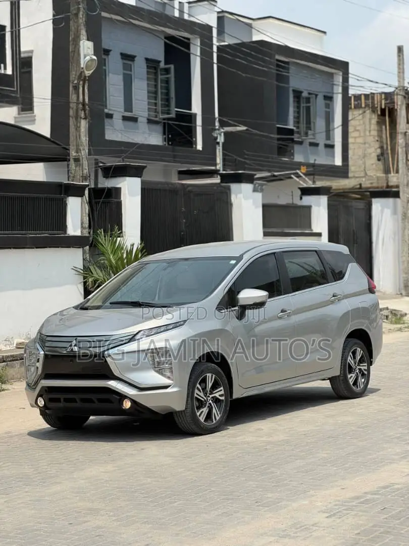 Mitsubishi Xpander Ultimate 2021 Silver