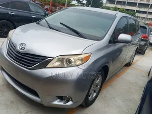 Toyota Sienna LE 7 Passenger 2010 Silver