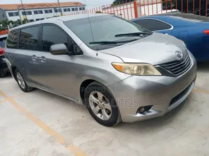 Toyota Sienna LE 7 Passenger 2010 Silver