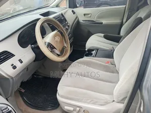 Toyota Sienna LE 7 Passenger 2010 Silver