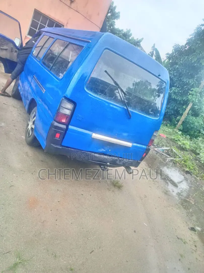 Mitsubishi L300 2004 Blue