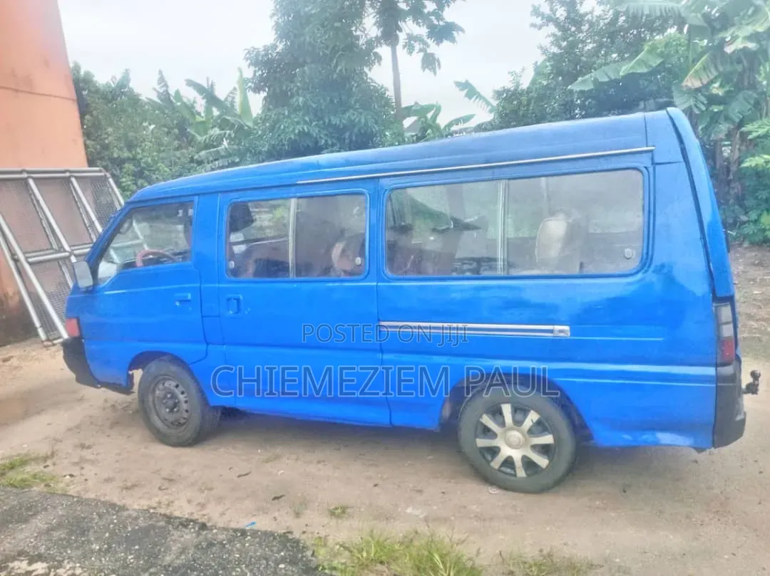 Mitsubishi L300 2004 Blue