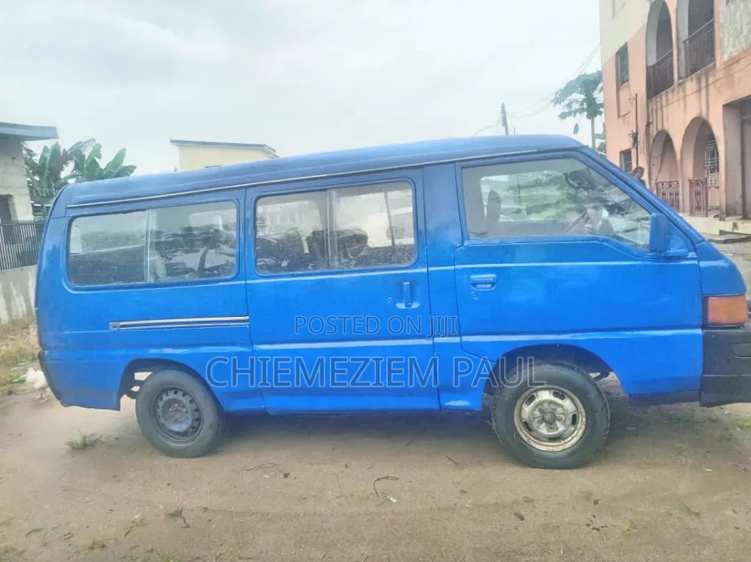 Mitsubishi L300 2004 Blue