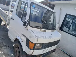 Mercedes-Benz Truck 1999 White