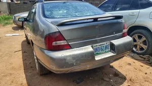 Nissan Altima 2000 Gold