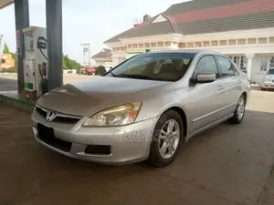 Honda Accord 2006 Silver