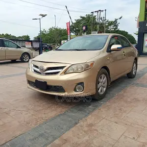 Toyota Corolla 2012 Gold