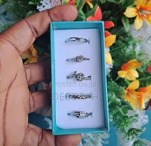 5 Piece Silver Ring Set With Gift Box — Beautiful Affordable