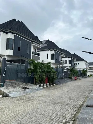 4bdrm Duplex in Chevron for sale